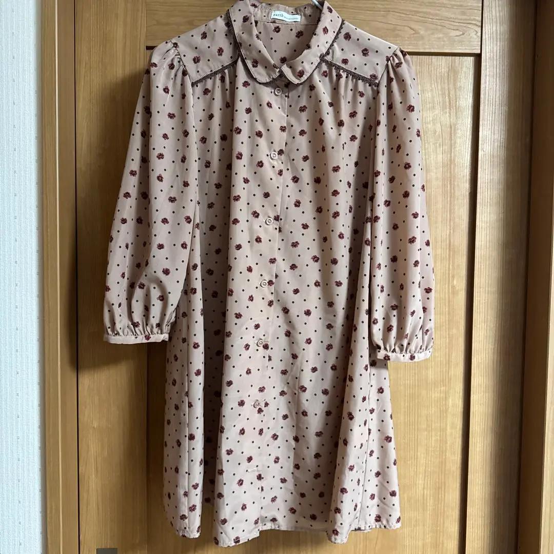 Thumbnail of Floral print long-sleeved dress with collar