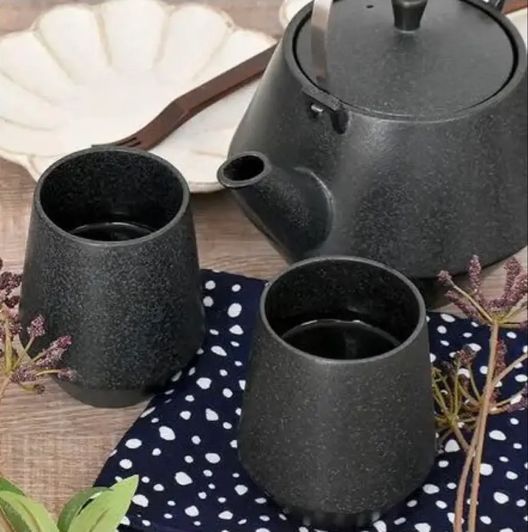 Thumbnail of Two Mino-yaki teacups