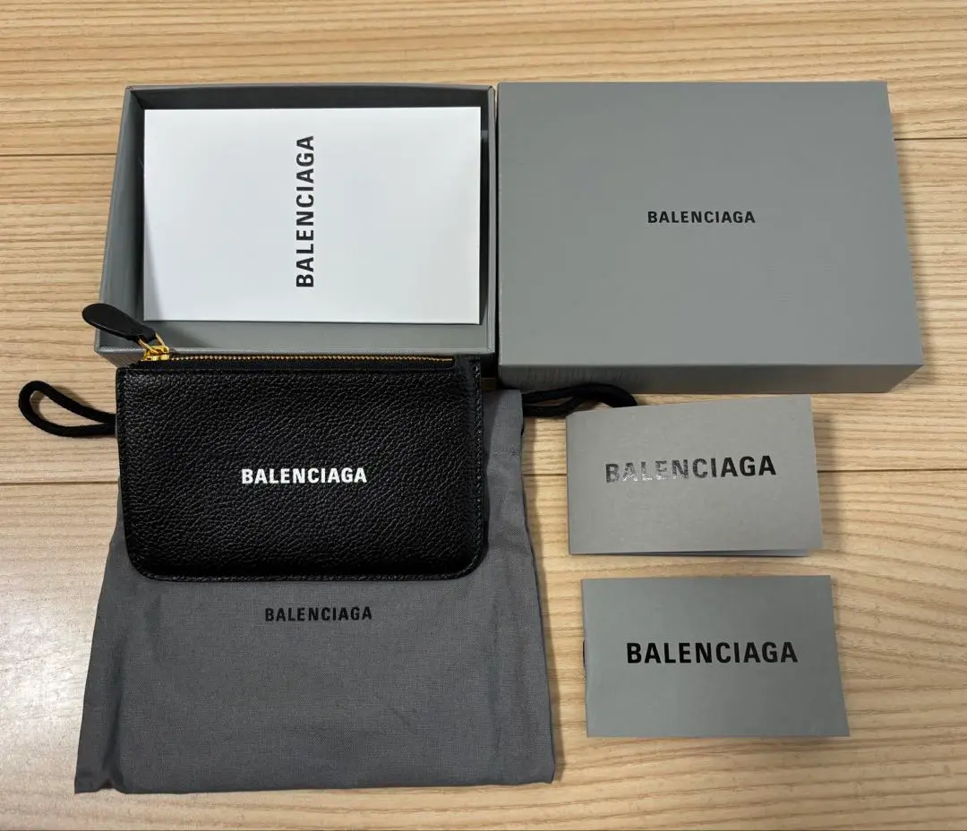 2025年最新】BALENCIAGA カラー：ブラック系 フラグメントケース