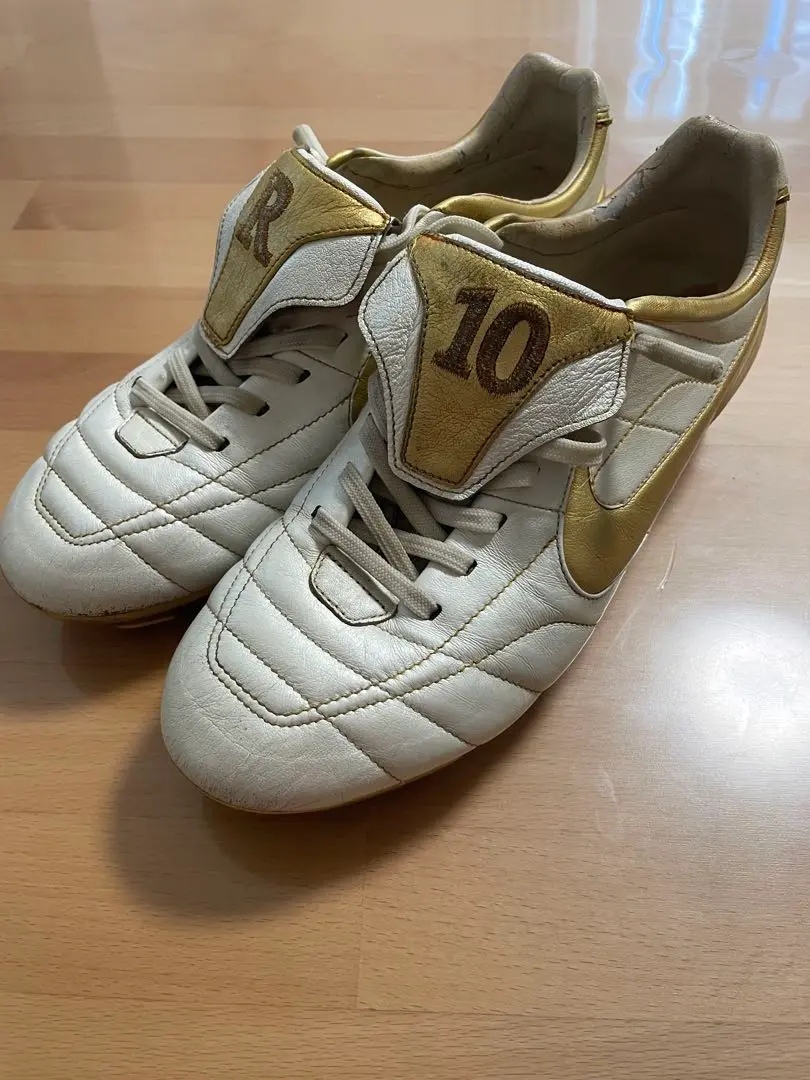 Nike R10 サッカーシューズ ホワイト/ゴールド ロナウジーニョ 28㎝ ナイキ ティエンポレジェンドFG R10 「Touch of Glod