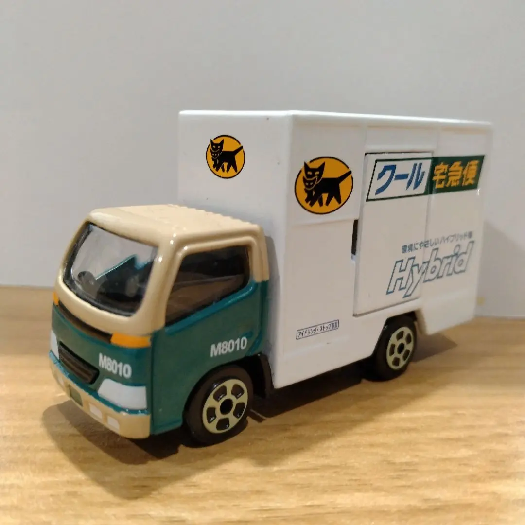 Thumbnail of Tomica Kuroneko Yamato Cool Takkyubin Truck Hybrid