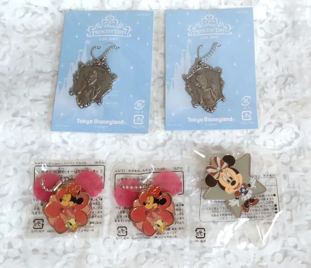 【新品未使用品】ディズニー　レア　国際女性デー限定　プリンセスピンバッジ imgrc0078515656.jpg