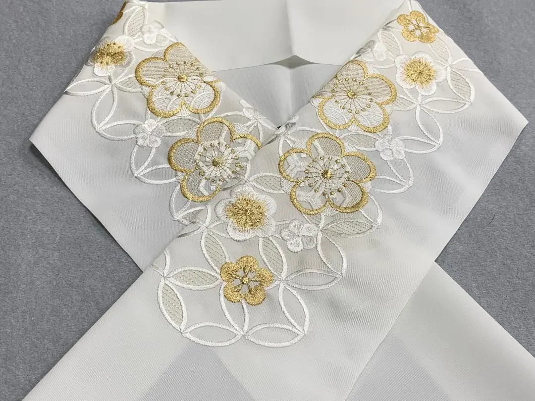 新品上市！媽媽振袖時尚變身・絲綢般光澤的超大份量　白底！豪華白金刺繡半襟 的縮圖