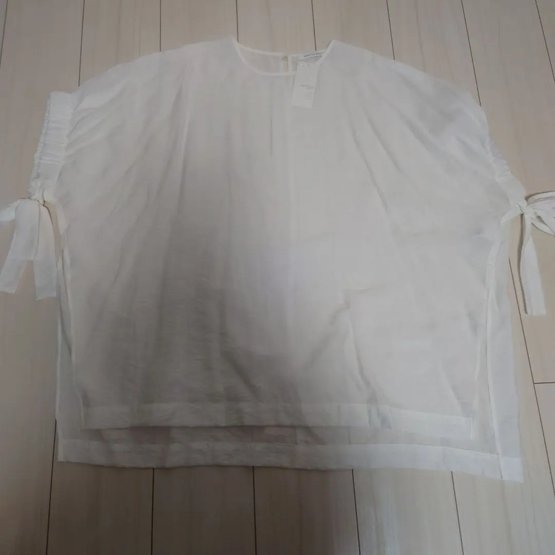 AMERICAN HOLIC 白色 上衣 短袖 附蝴蝶結 的縮圖