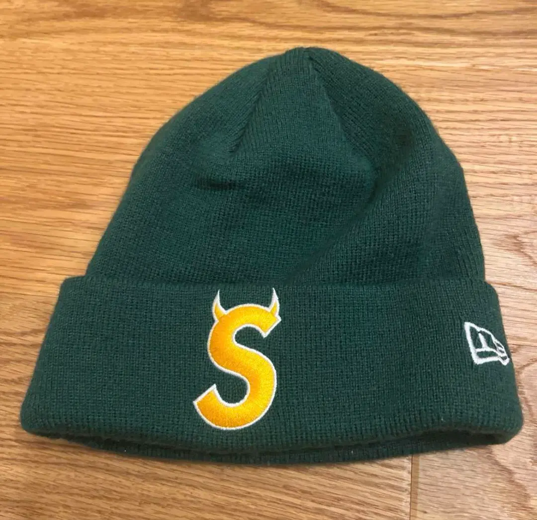 supreme new era s logo ニット帽 ビーニー ツノ ベビモン
