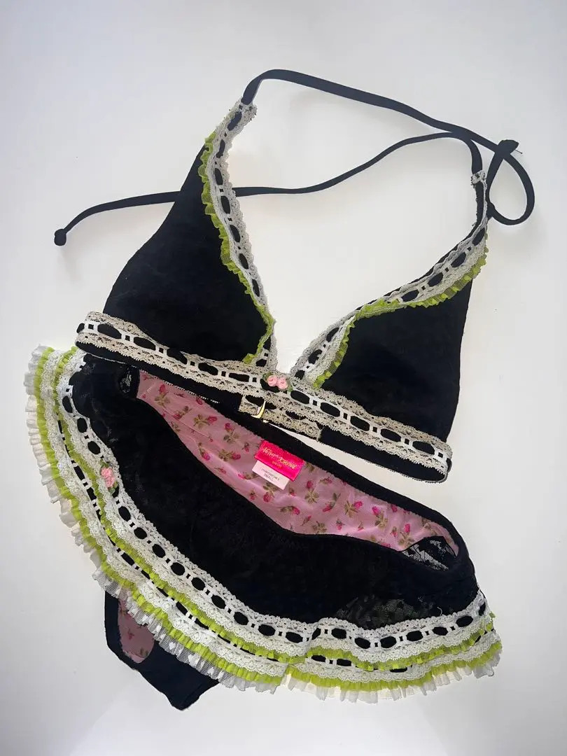 【新品タグ】ベッツィジョンソン フルーツ柄ビキニ　BETSEY JOHNSON BETSEY JOHNSON（水着）のフリマアイテム一覧