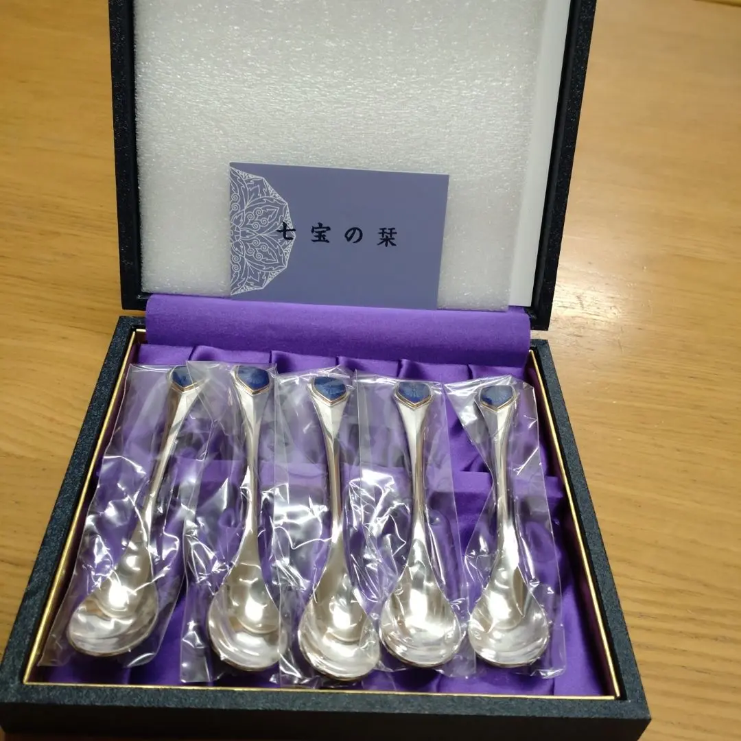皇室下賜　菊紋章銀製 スプーン　未使用品 皇室下賜 菊紋章銀製 スプーン 未使用品 - メルカリ