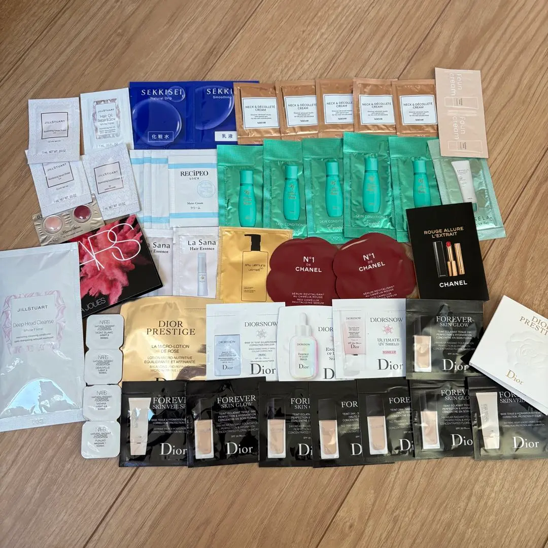 Thumbnail of Many skincare trial sample sets available