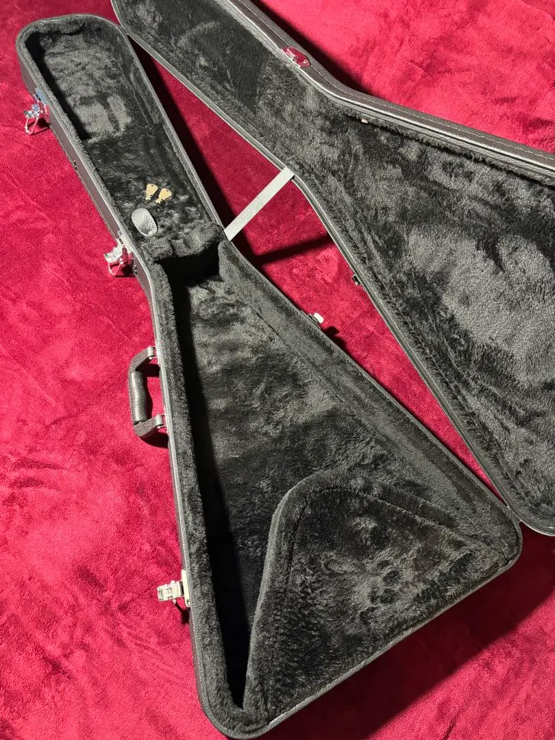 DEAN ディーン　Inferno V インフェルノ　フライングV ハードケース Dean V Inferno Electric Guitar (with Case) | zZounds