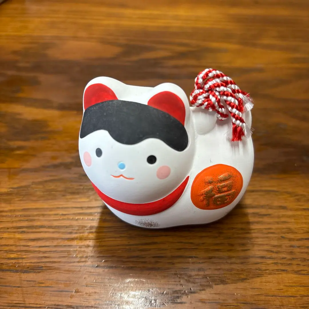 Thumbnail of Shimenawa decoration, white cat, good fortune