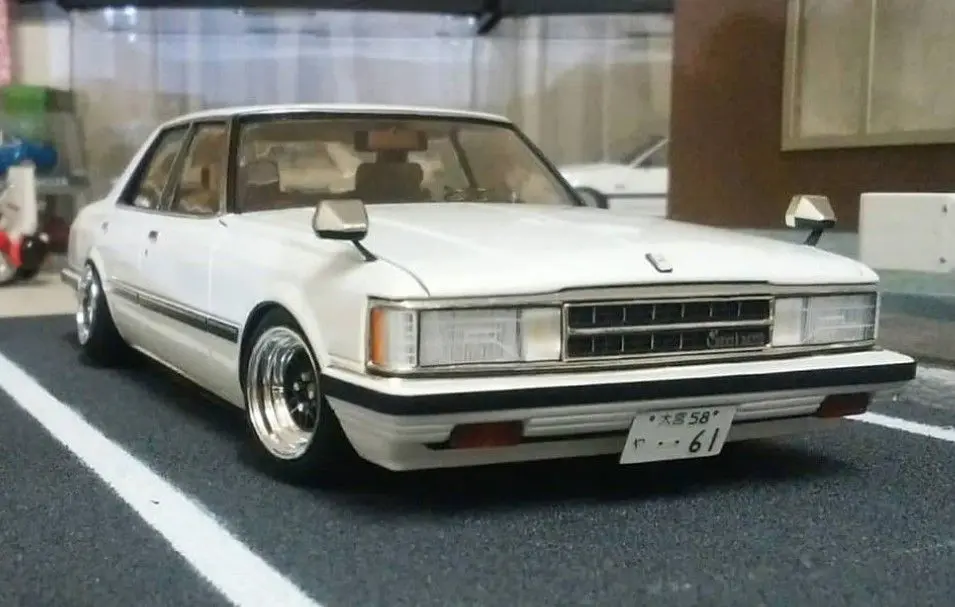 トヨタ　クレスタ　GX61 フェンダーミラー フェンダーミラーの足は純正派？同色派？ 結局どっちもカッコ