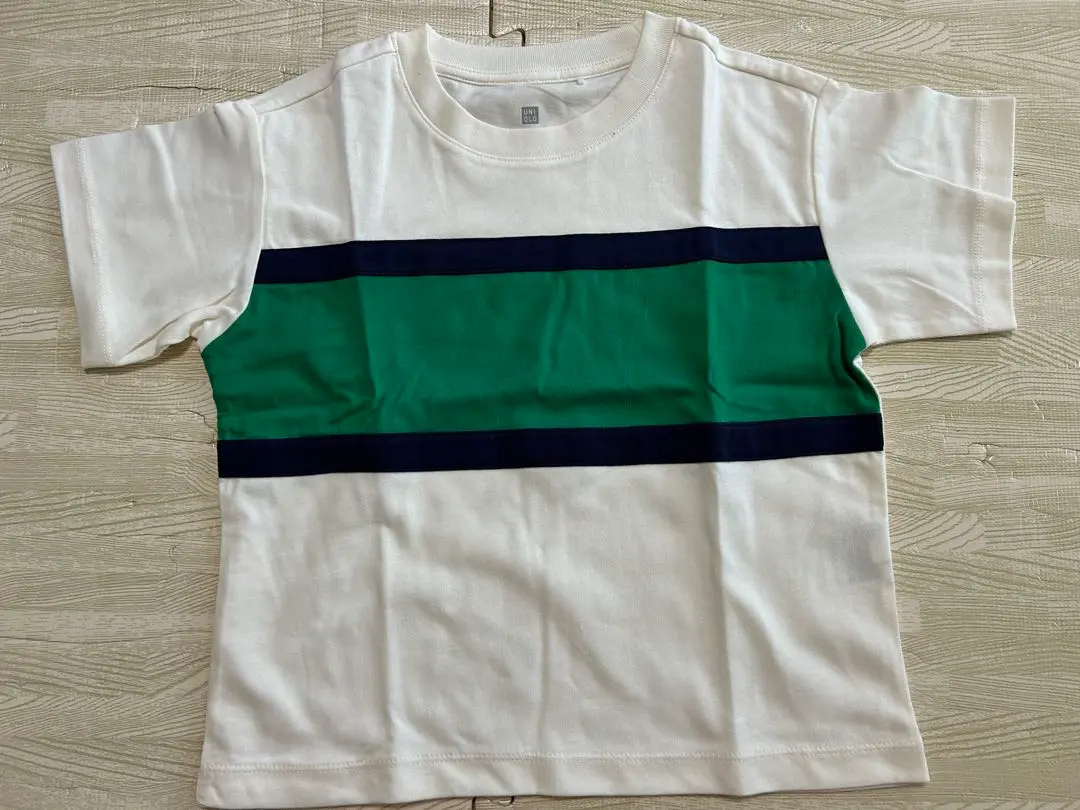Thumbnail of Uniqlo T-shirt 110cm