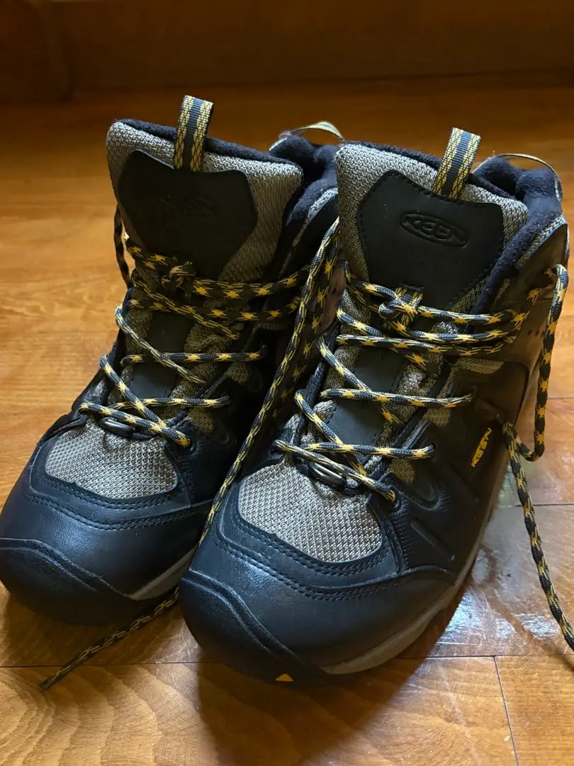 2.5万★未使用KEEN VOYAGEUR MID トレッキングレザーシューズ 靴 29㎝ 2025年最新KEEN 靴丈：ミドルカット 登山靴・トレッキングシューズの