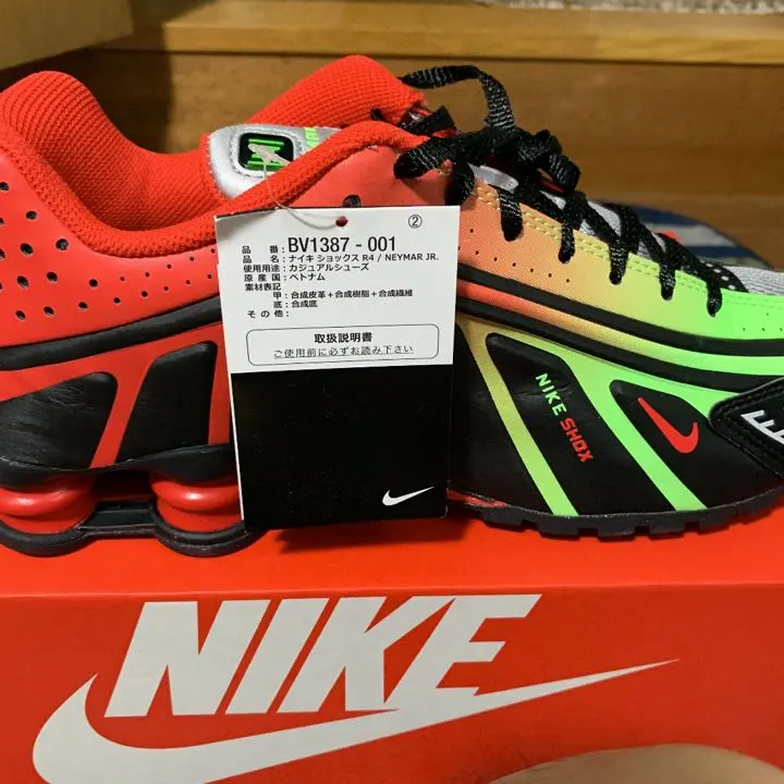 2025年最新】NIke shox r4 ネイマールの人気アイテム - メルカリ