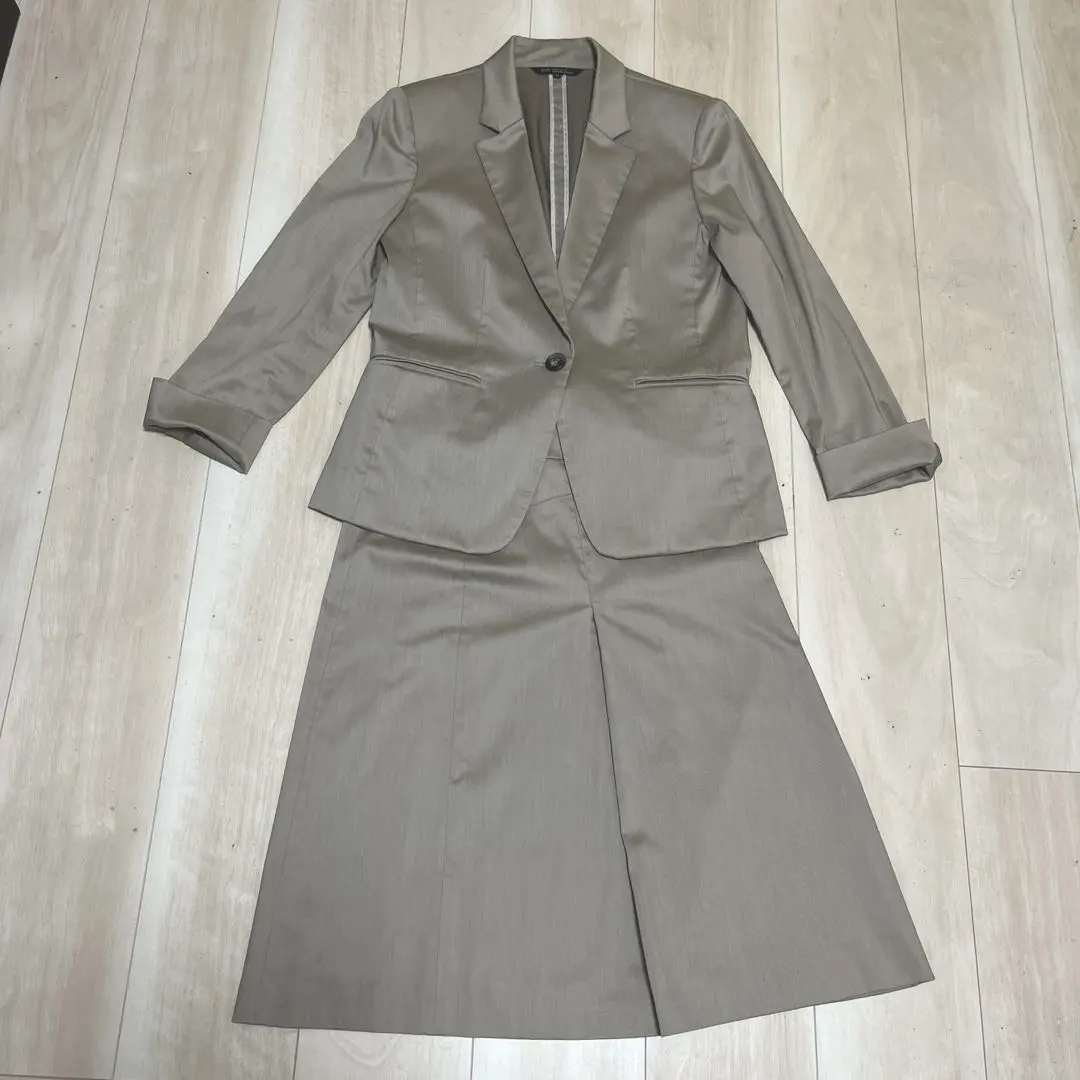 Thumbnail of Cleaned, Excellent Condition, 23区 Set Up Suit, Gray Beige