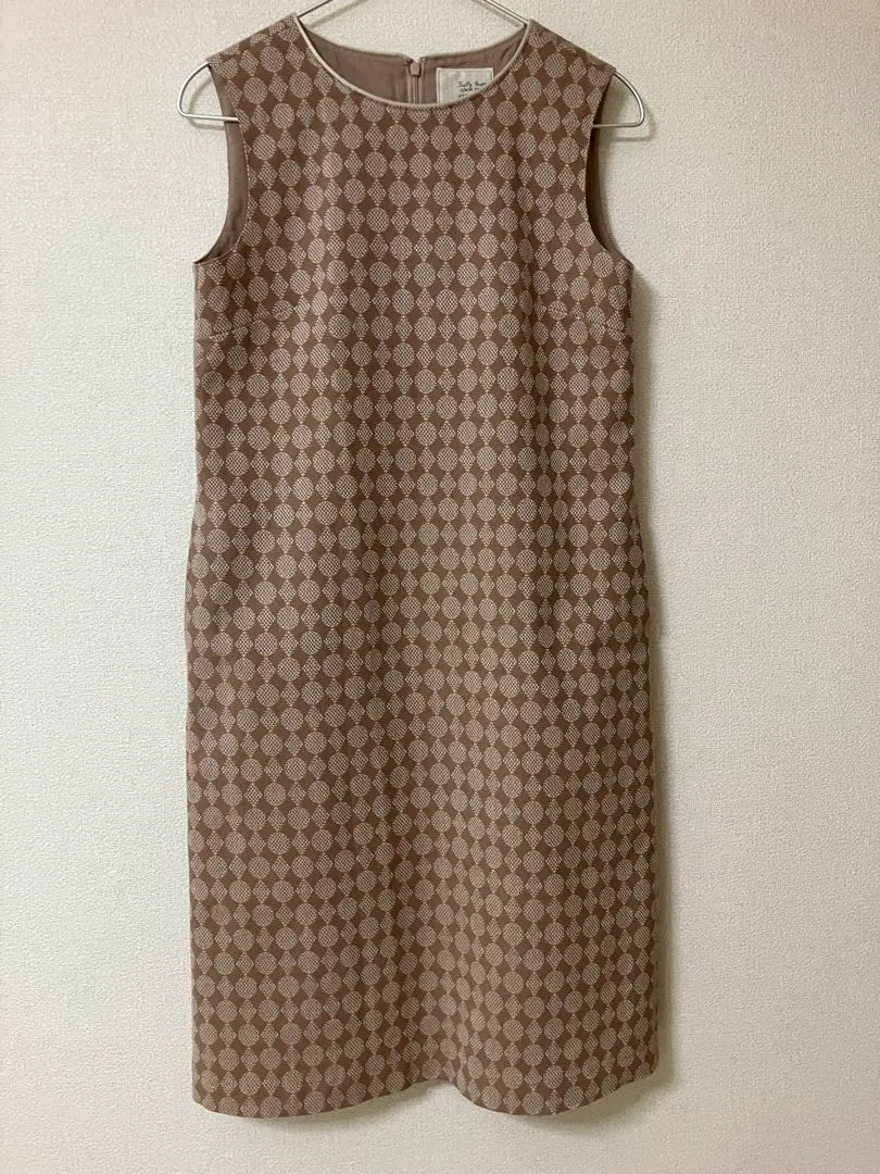 Thumbnail of Geometric pattern sleeveless knee-length dress