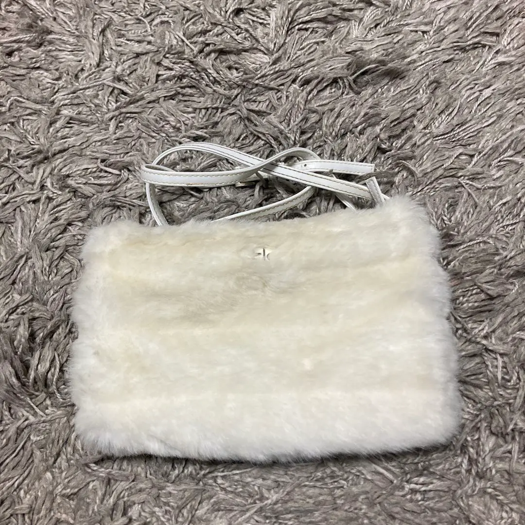 Thumbnail of Courrèges White Fur Shoulder Bag