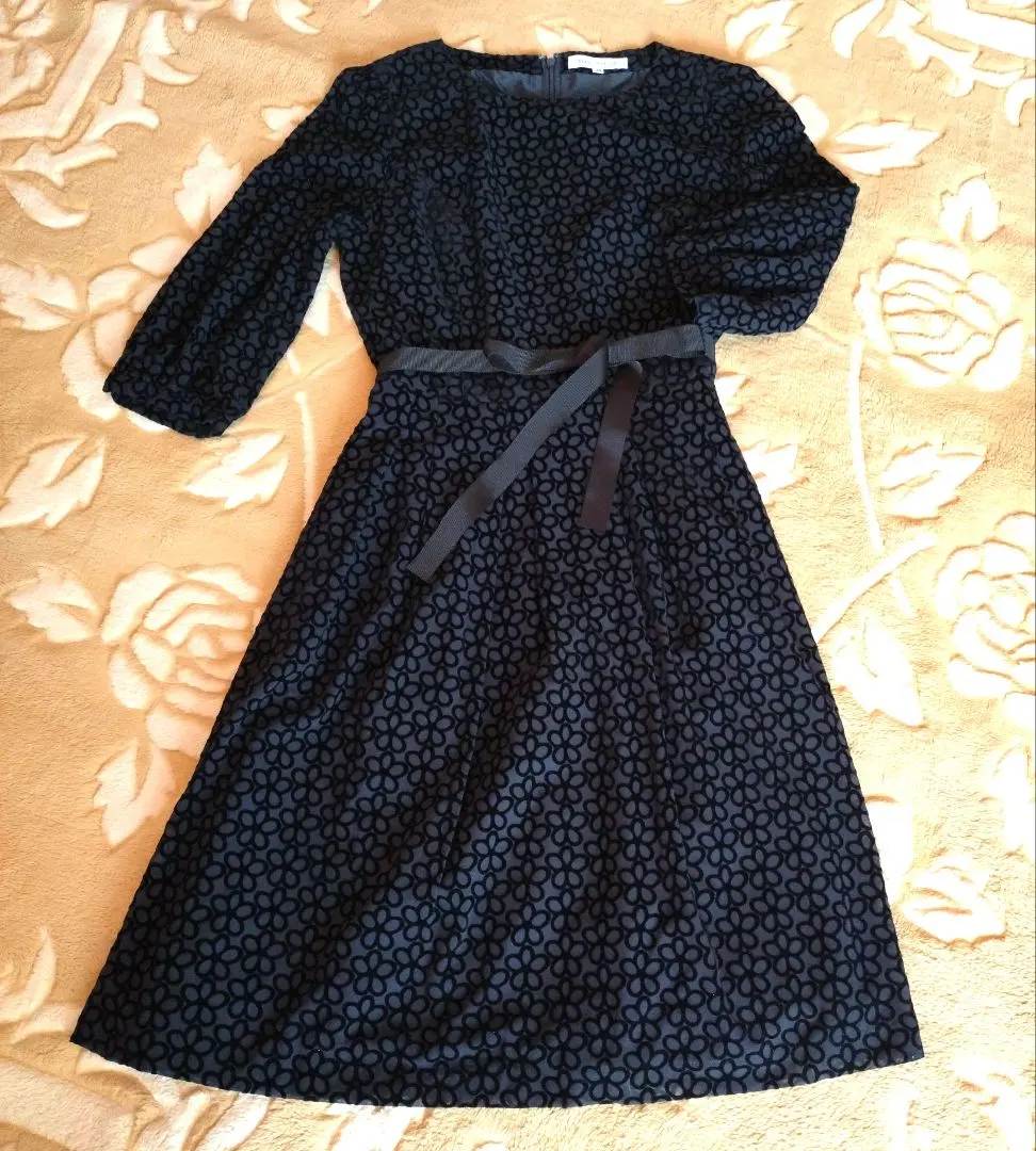 Thumbnail of Autumn Outfit: Navy Velvet Floral Print 3/4 Sleeve Dress