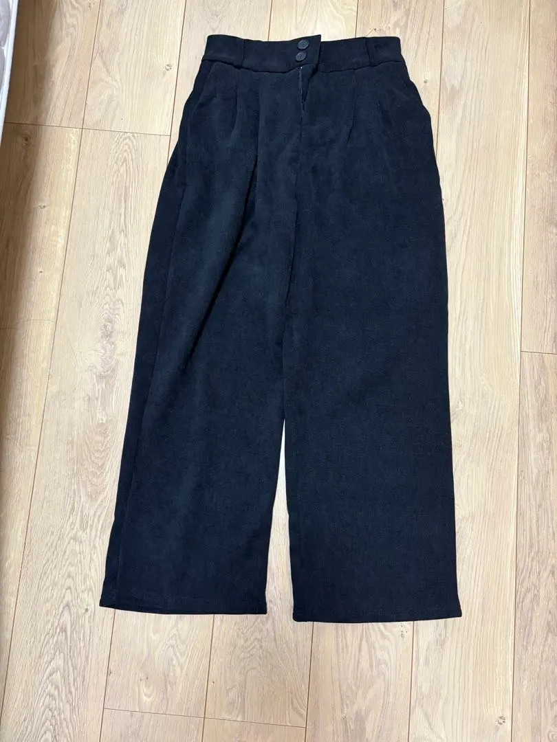 Thumbnail of Black wide-leg pants for winter