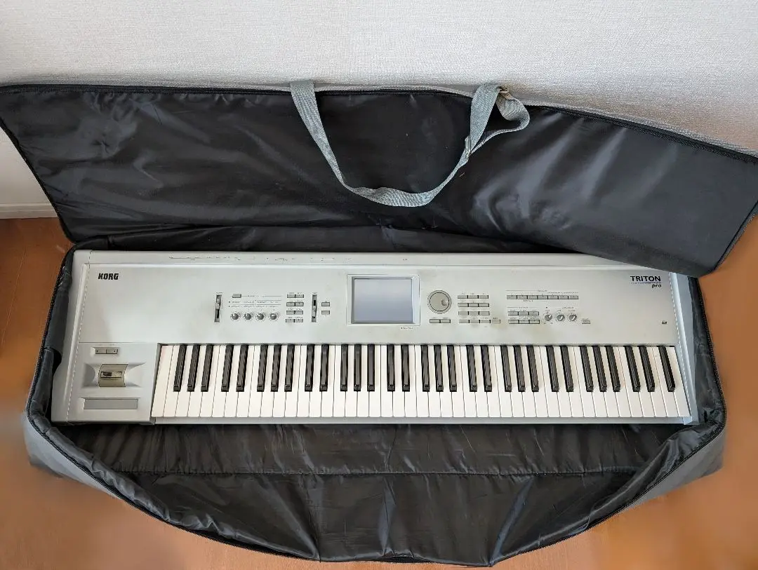 【美品】KORG TRITON Pro +純正ハードケース付 KORG - KORG（コルグ）/KORG/コルグ TRITON PRO【76鍵盤】【EXB