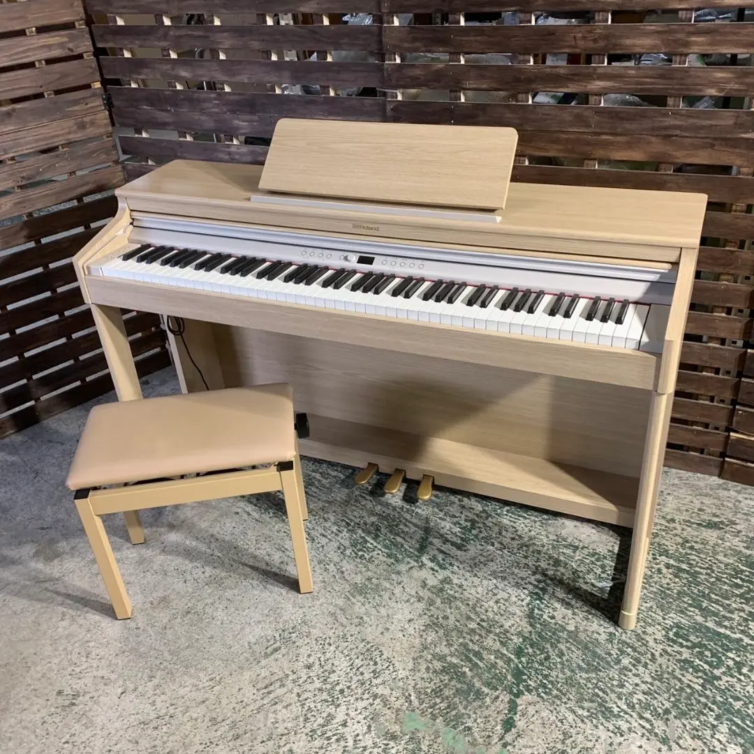 ほぼ新品★Roland★RP701-2024年モデル★ホワイト電子ピアノ 椅子付 ローランド RP701-WH 電子ピアノ 【高低自在椅子＆ヘッドホン