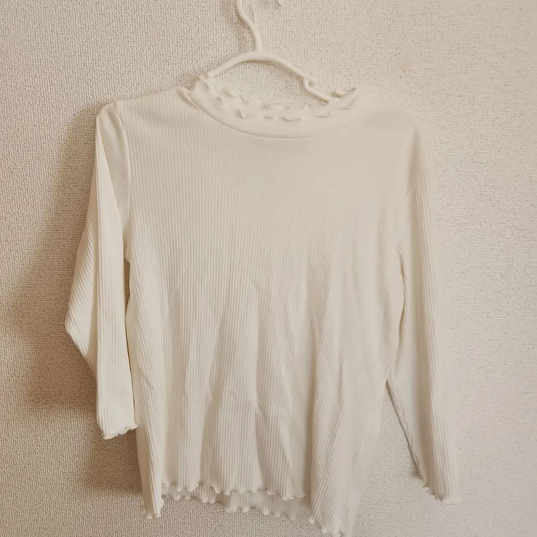 Thumbnail of White ribbed knit five-sleeve top