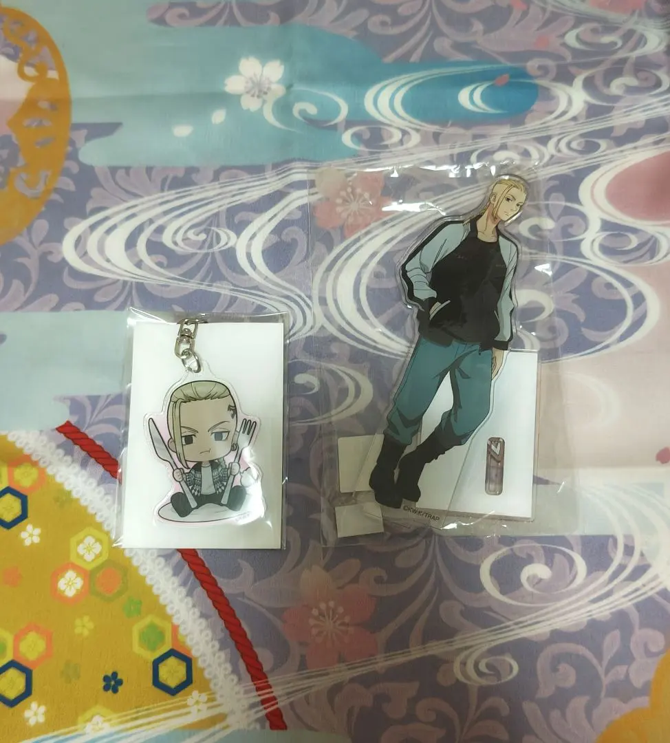 Thumbnail of Tokyo Revengers Ken Ryuguji Acrylic Stand and Keyholder Set of 2