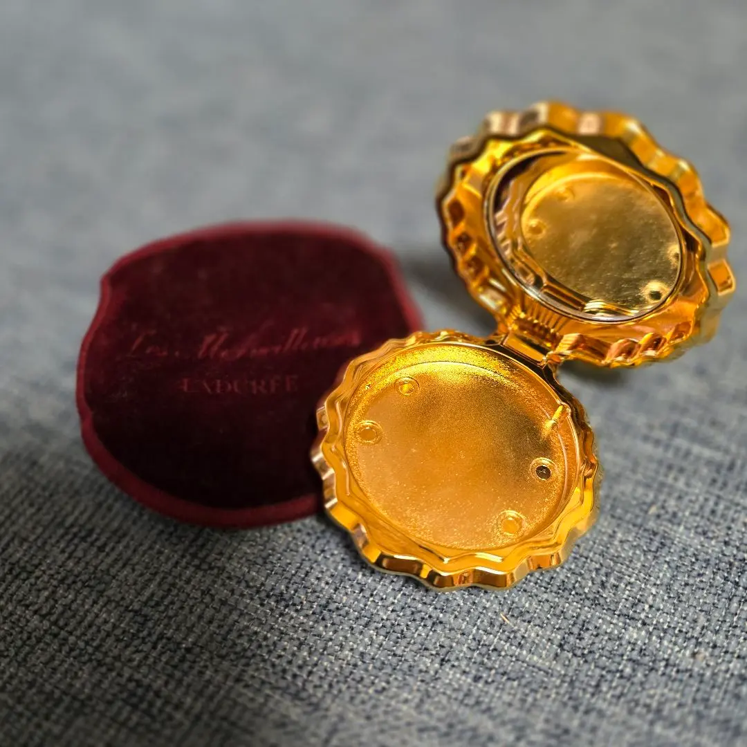 【新品未使用】ラデュレ純金（24K）リミテッド エディションパウダーケース限定 未使用 ラデュレ パウダーケース&ケース 限定品