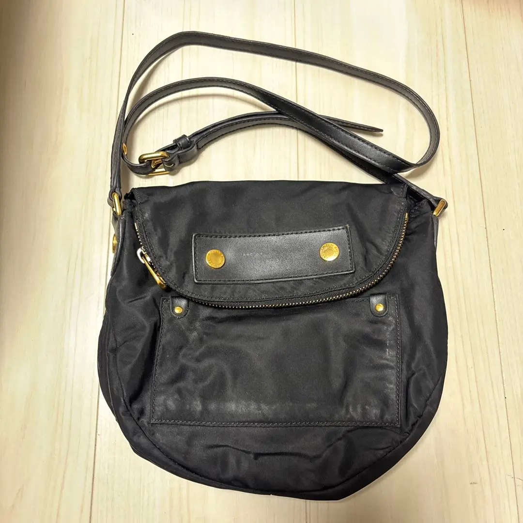 尼龍 翻蓋肩背包 黑色 的縮圖