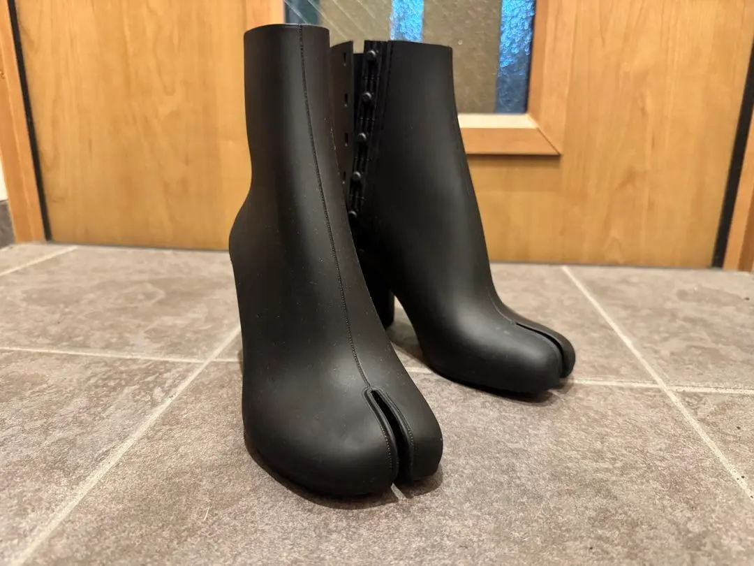 マルジェラ　タビレインブーツ【未使用箱あり】 Maison Margiela Tabi レインブーツ | ブラック | FARFETCH JP
