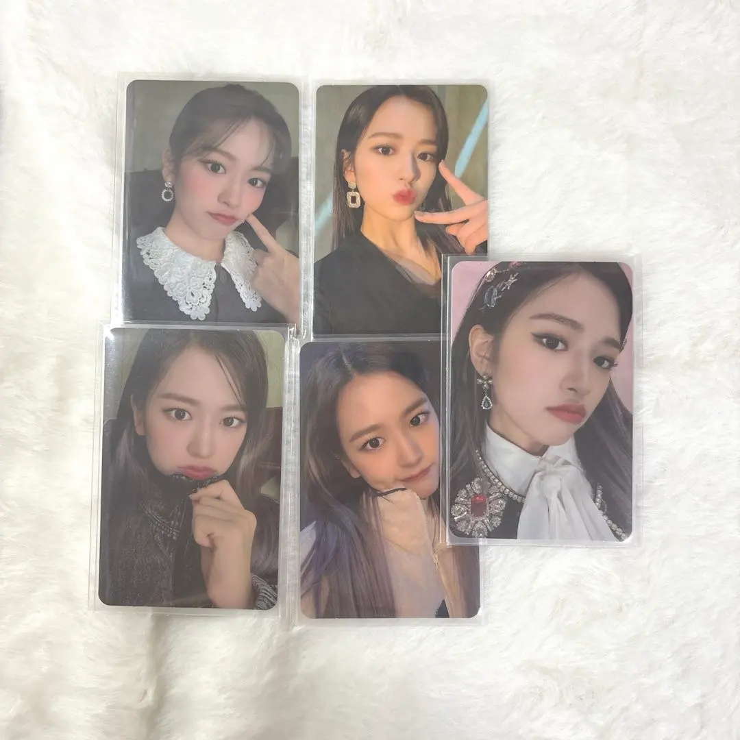 Thumbnail of Yujin (IZ*ONE) trading card set of 5