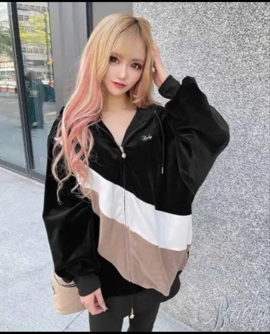 Rady♡新品、未使用ストリームベロアセットアップMサイズ 2025年最新】ストリームベロアセットアップの人気アイテム