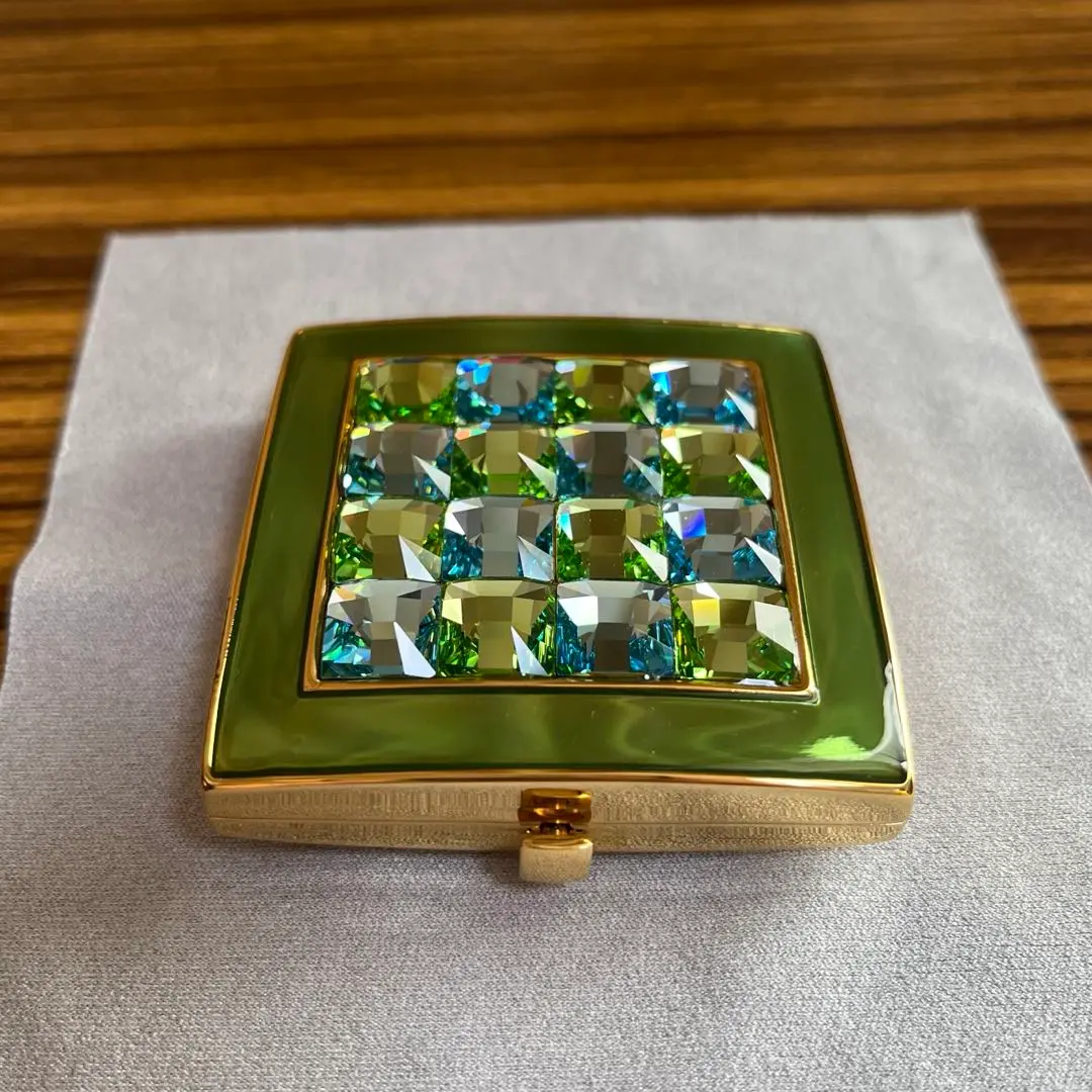 ⭐️超レア・90s⭐️Estee Lauder クリスマス限定メタルコンパクト ⭐️超レア・90s⭐️Estee Lauder クリスマス限定メタルコンパクト