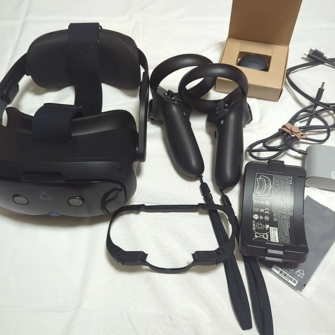 Thumbnail of Vive Focus 3 with Controller & Facial Tracker