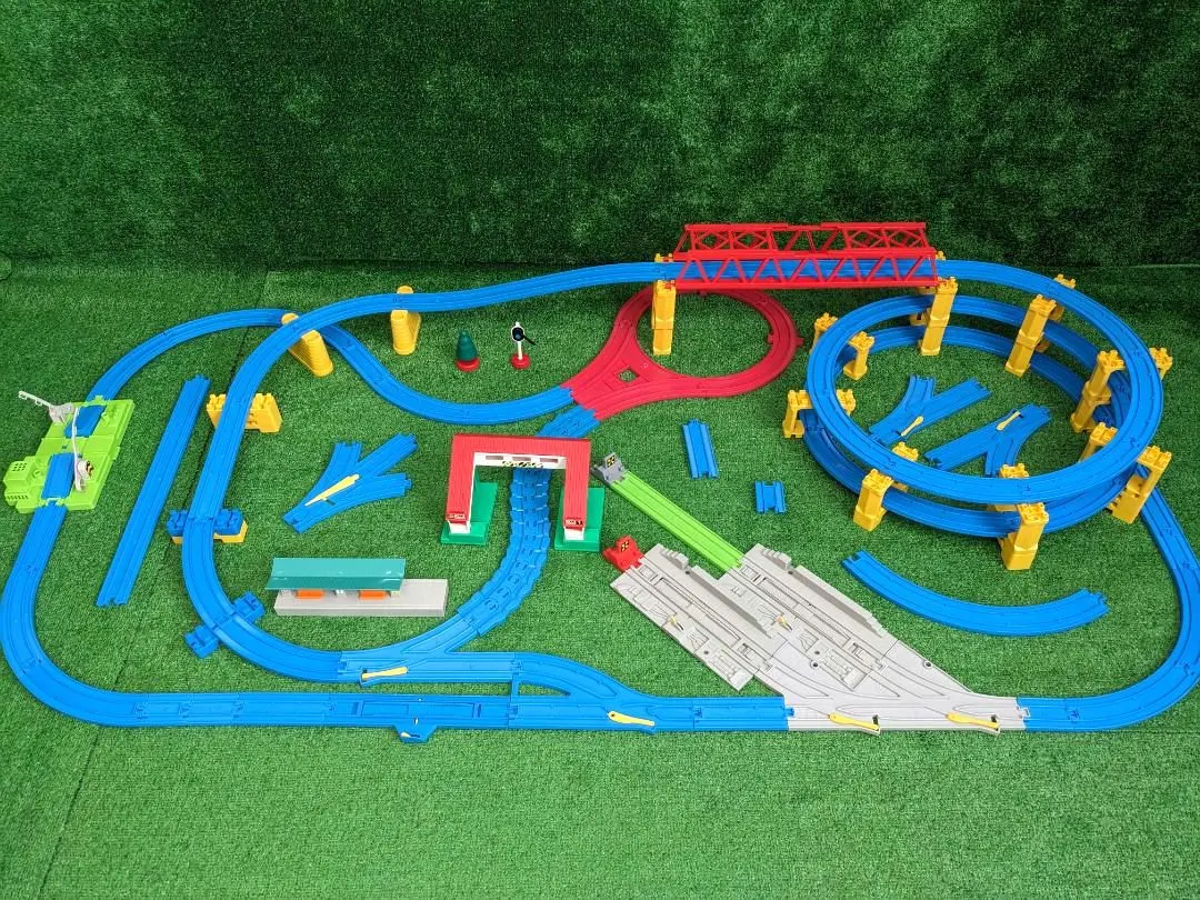 Plarail 基本鐵道佈局 M2 大型鐵橋 跨線橋 車輛基地 的縮圖
