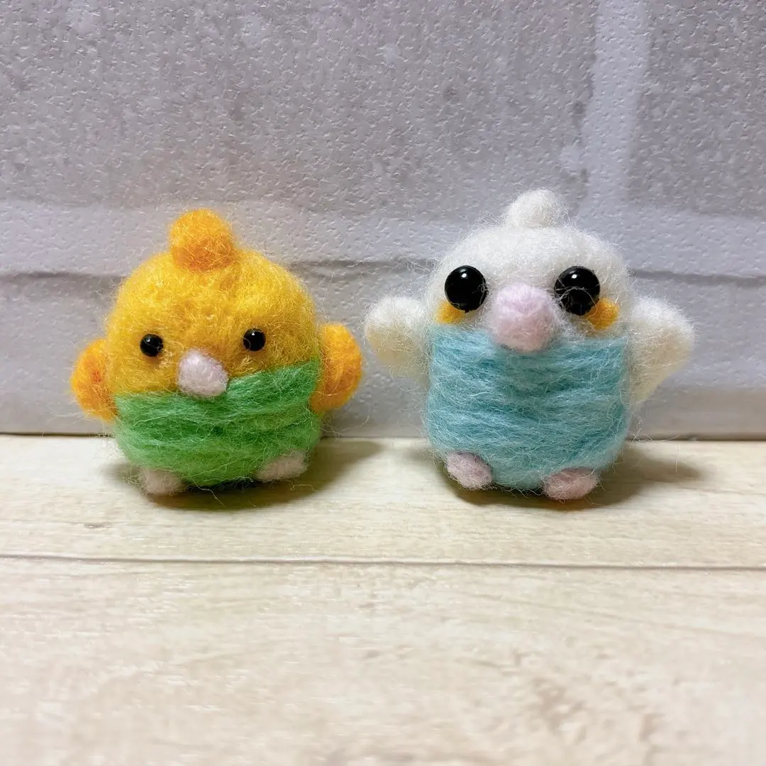 Thumbnail of Wool felt handmade bird set of 2