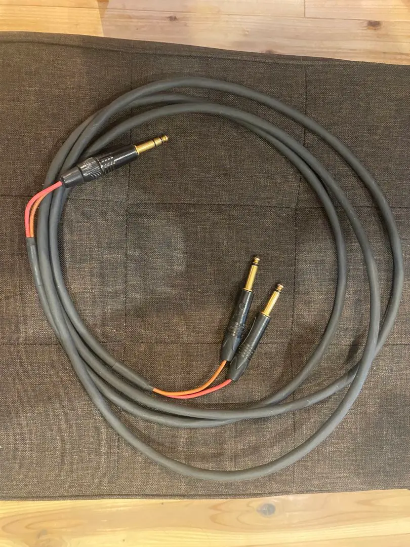 Thumbnail of Belden 1509c, Neutrik plug, stereo to mono, 3m