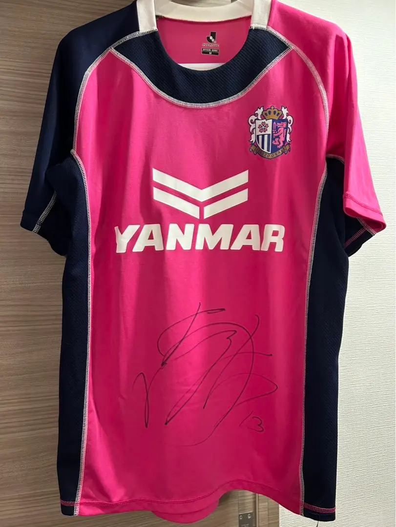 Thumbnail of Minamino signed soccer shirt Cerezo Osaka, number 13