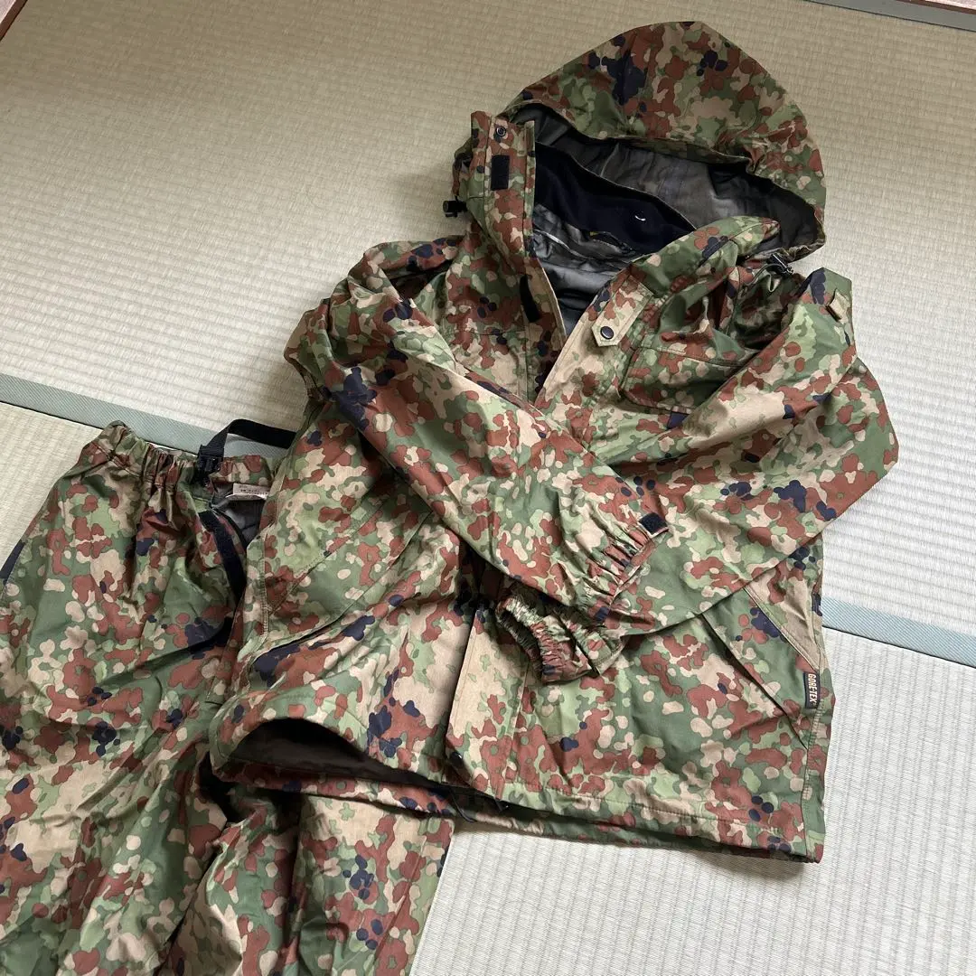 【GW値下げ】PX品 自衛隊 雨衣 上下セット ゴアテックス フード付XL GW値下げ】PX品 自衛隊 雨衣 上下セット ゴアテックス フード付