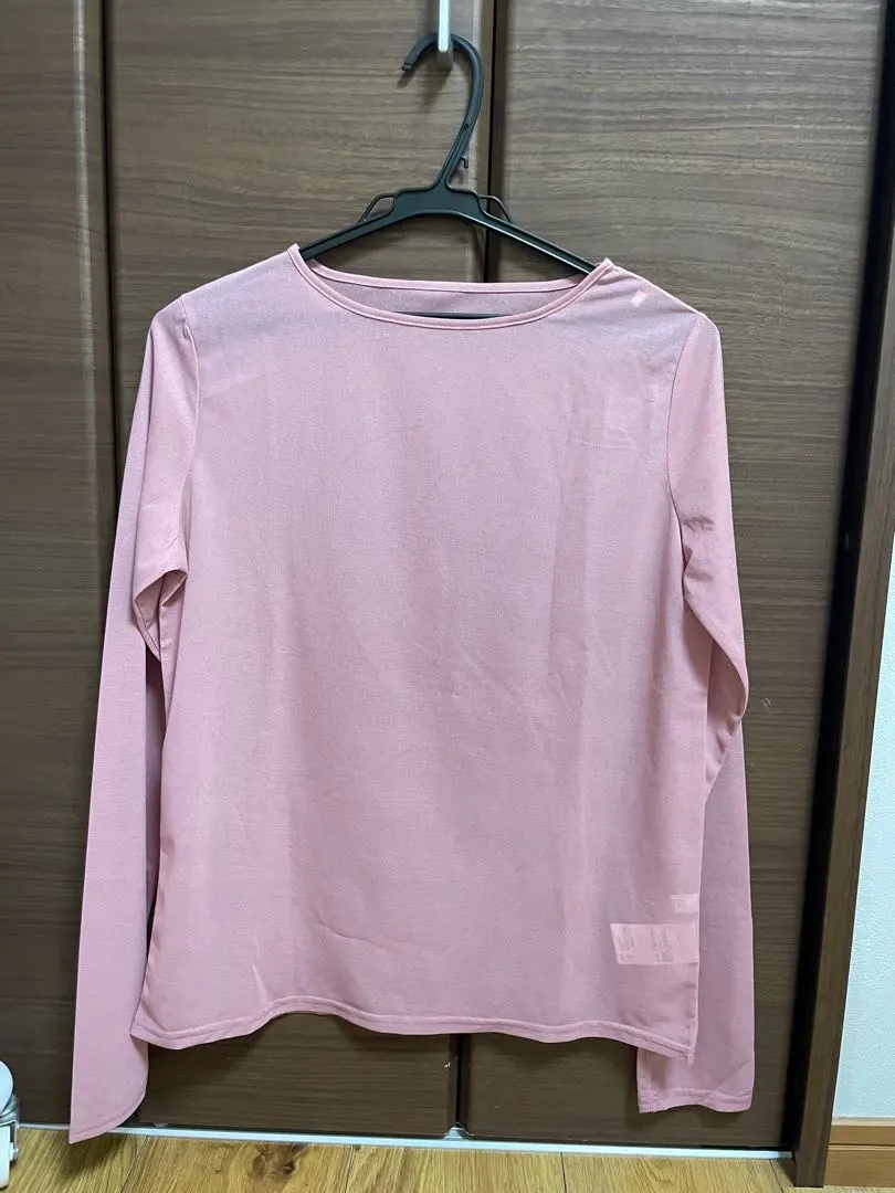 Thumbnail of Unused pink long-sleeved top, simple design