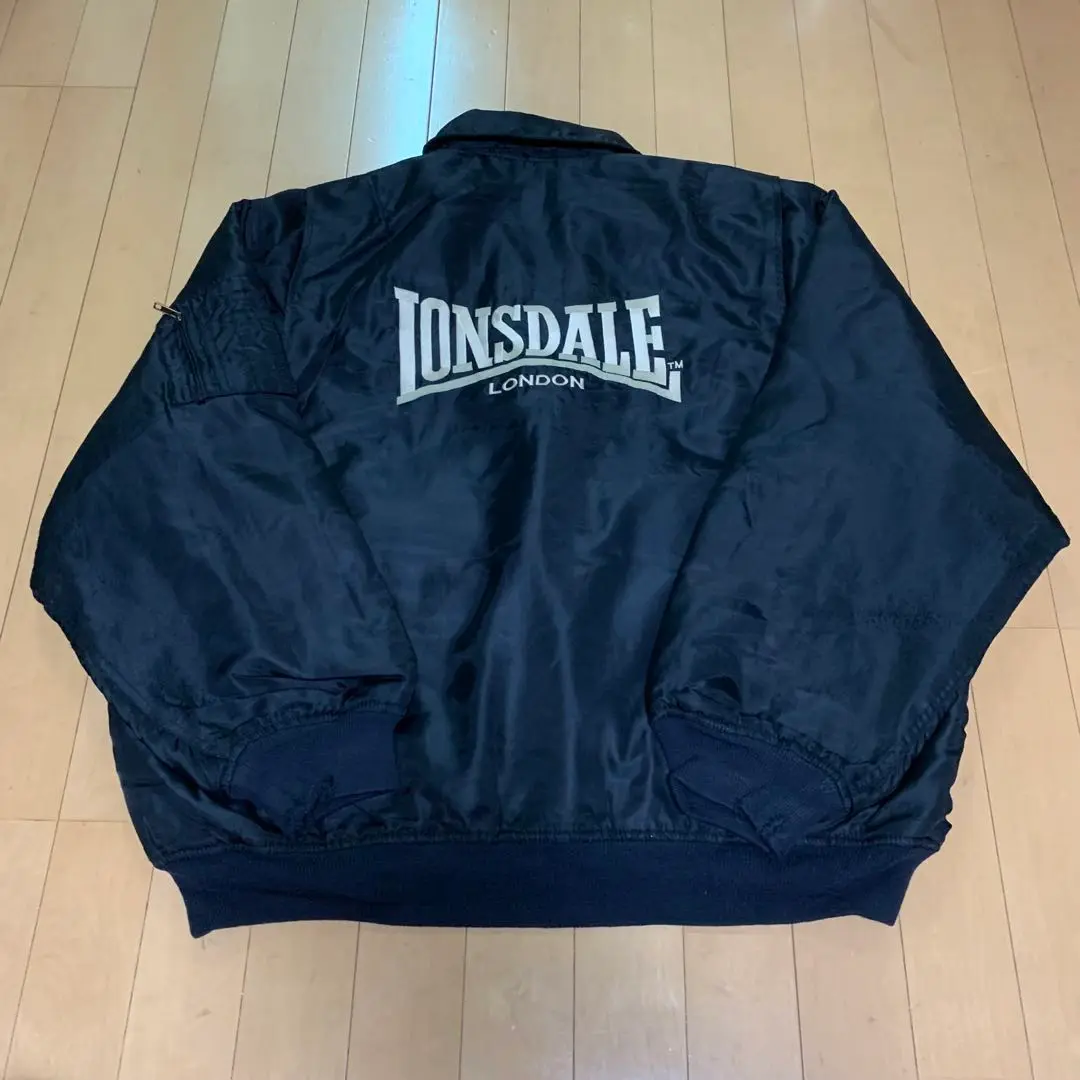 LONSDALE ロンズデール 黒 スタジャン ブルゾン ジャケット 刺繍ロゴ LONSDALE ロンズデール 黒 スタジャン ブルゾン ジャケット 刺繍