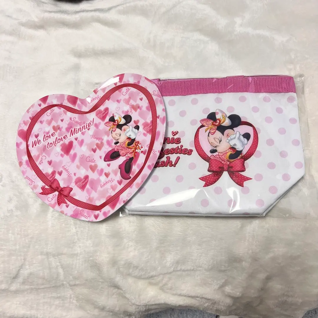 Thumbnail of Minnie's Heart-Shaped Plate & Lunch Case