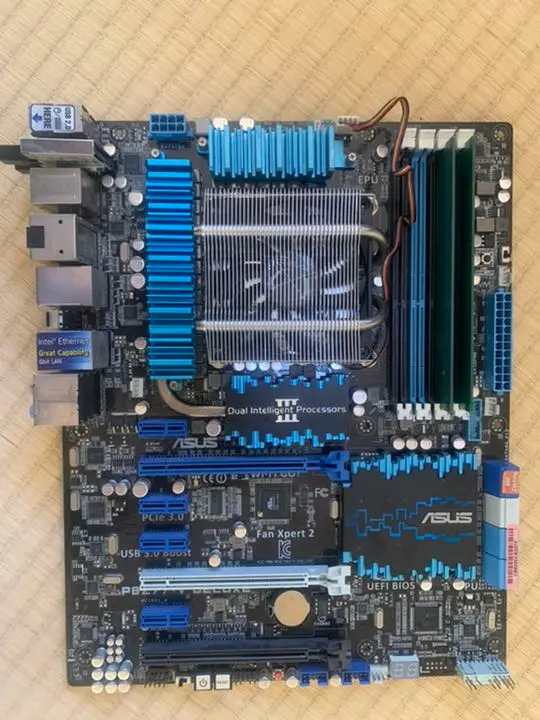 ASUS P8Z77-V deluxe ほぼ新品　未使用未開封品　マザーボード ASUS P8Z77-V deluxe ほぼ新品 未使用未開封品 マザーボード
