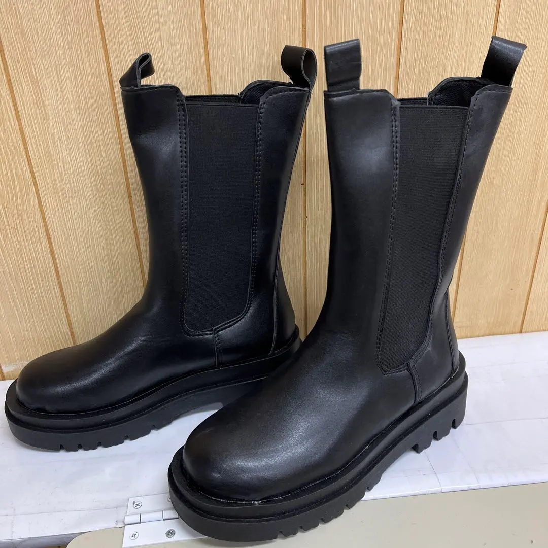 Thumbnail of Black side-gore boots, size 37