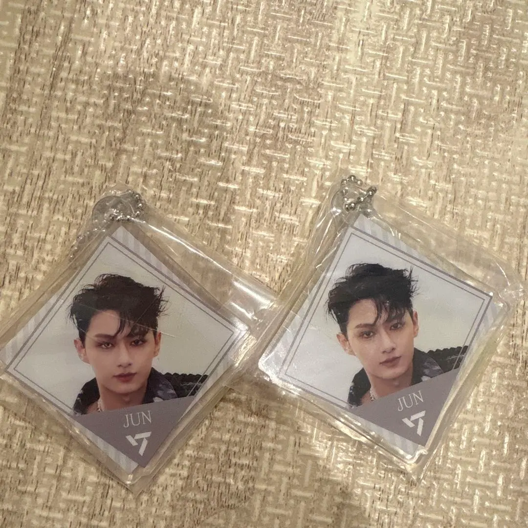 Thumbnail of SEVENTEEN JUN Acrylic Keyholder Set of 2