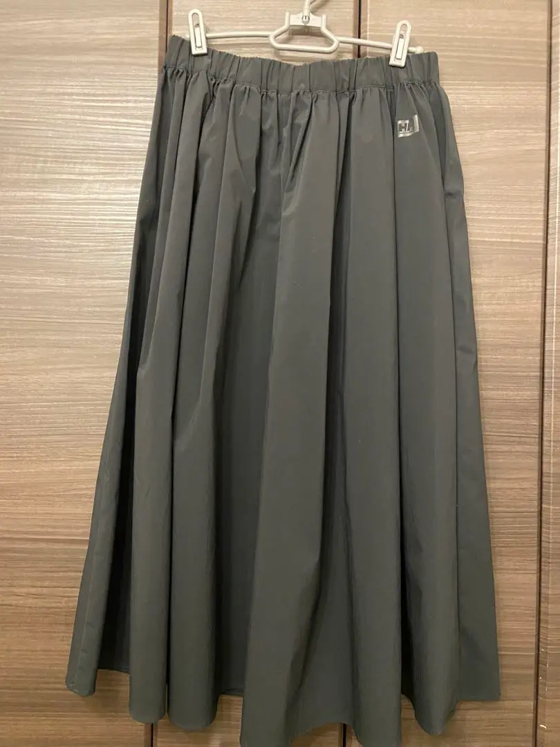 HELLY HANSEN ブラック 撥水フレアスカート新品未使用　タグ付き HELLY HANSEN ブラック 撥水フレアスカート新品未使用 タグ付き
