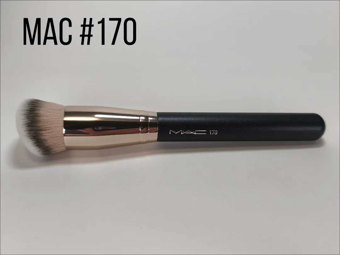 Thumbnail of MAC #170 Synthetic Rounded Slant Brush, New