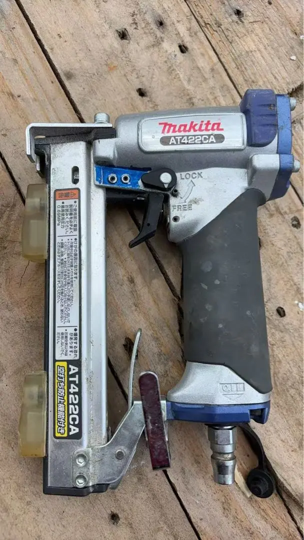 makita マキタ　タッカー　AT422CA マキタ makita 常圧軽天タッカ AT422CA〔ステープル長22mm/幅4mm