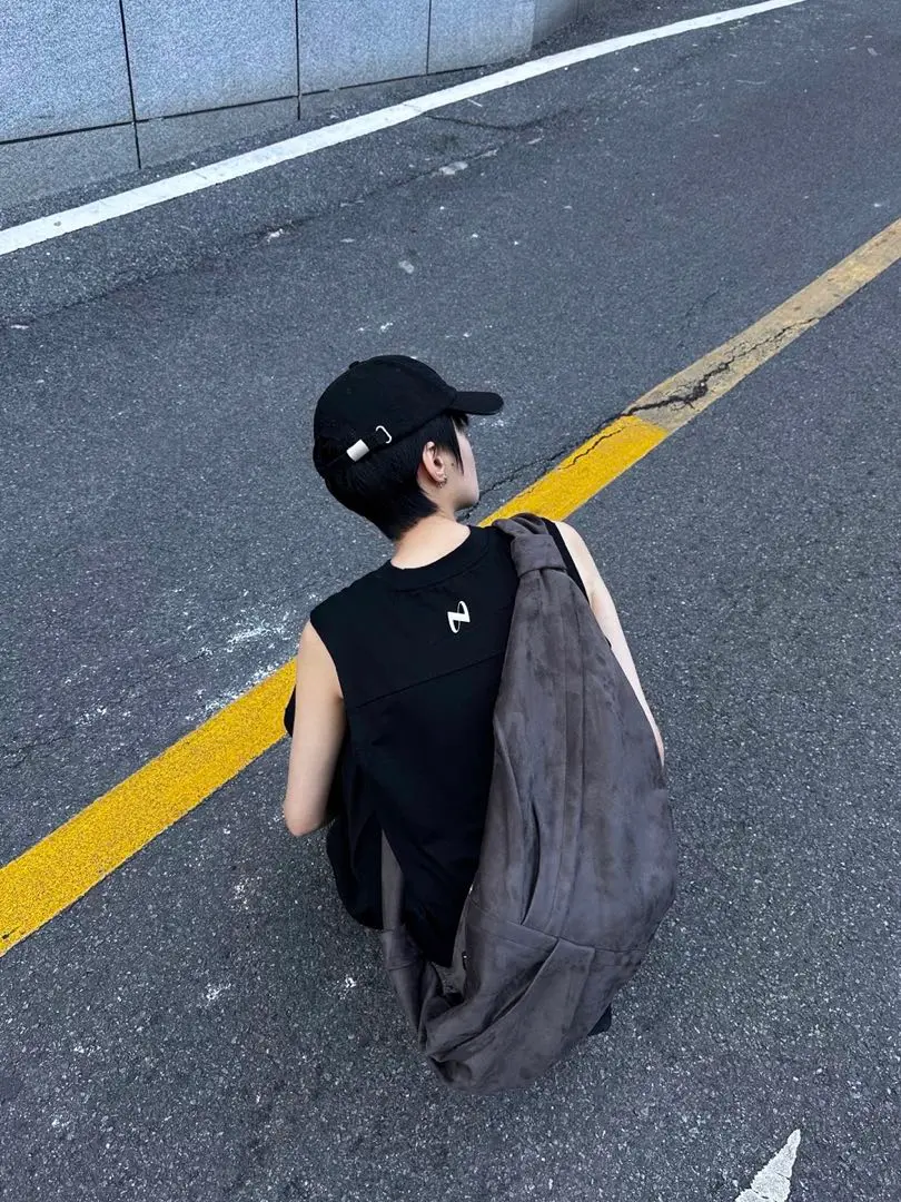 HYEIN SEO メッセンジャーバッグ チャーム付き m53690122527_1.jpg?1726035268