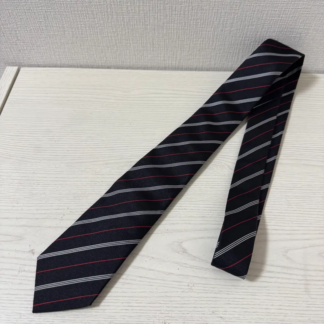 【新品同様】BURBERRY 巴寶莉 窄版 領帶 黑色 條紋 的縮圖